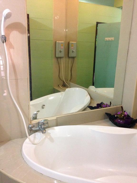 Chang Hotel Csiangmaj Kültér fotó